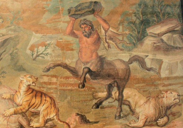 Das Mischwesen aus Pferd und Mensch – der Zentaur – kämpft gegen Raubkatzen, wie dieses Mosaik aus der altrömischen Villa Hadriana bei Tivoli zeigt. (© Olbertz, Wikipedia)